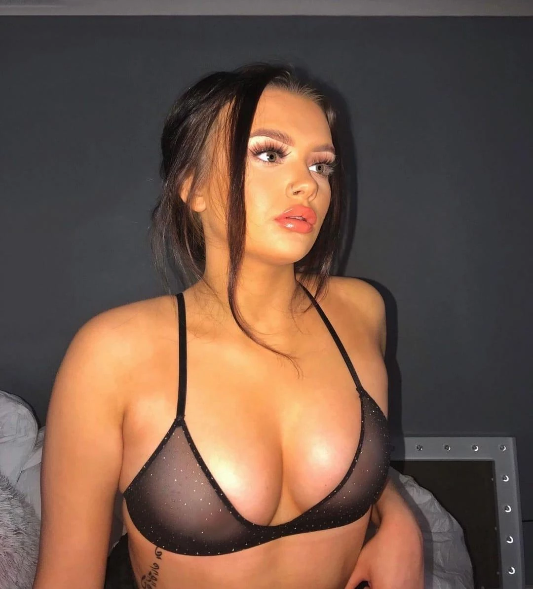 Willow Grace Escort