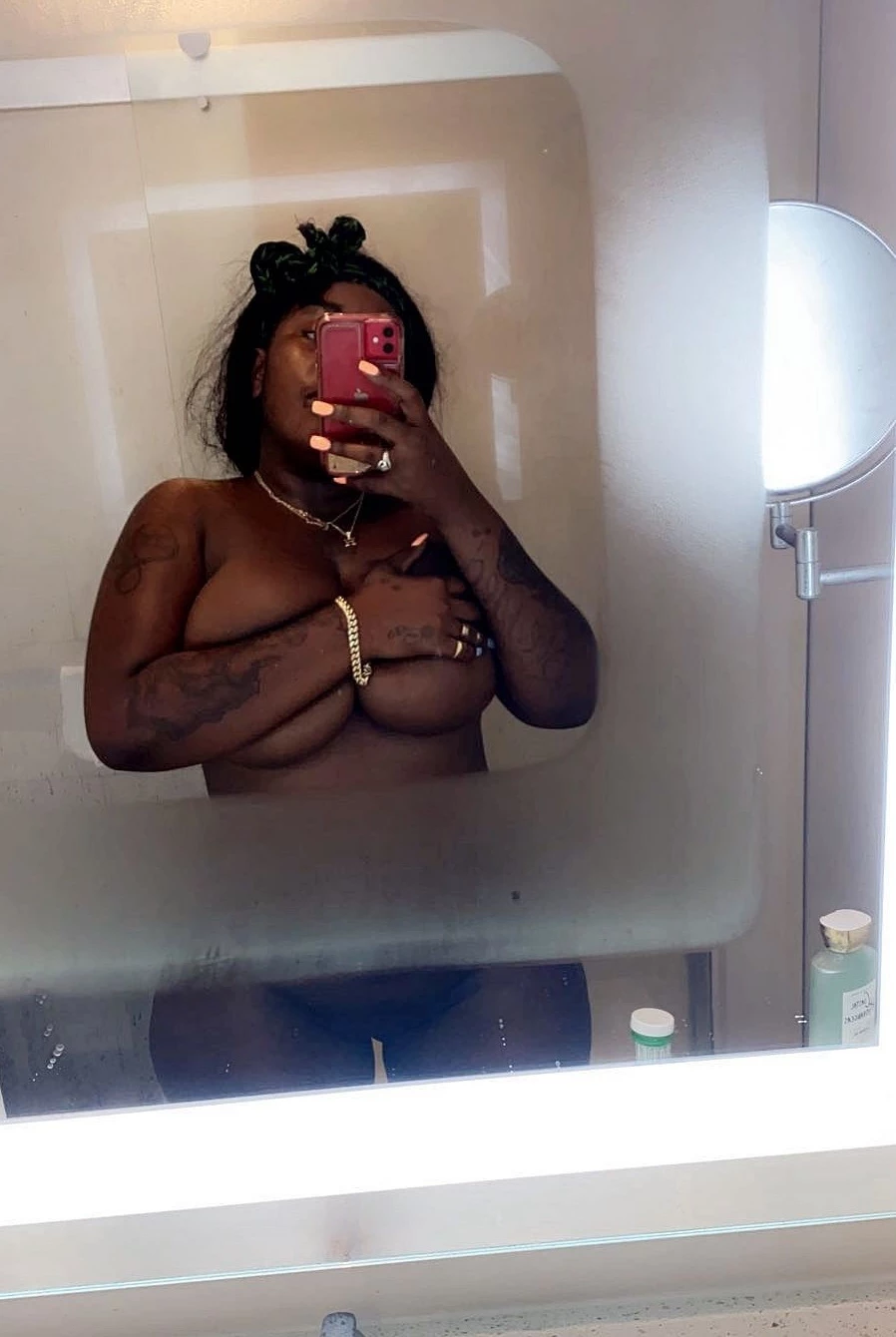 JuicyBae, 20 years beautiful nude Oakland escorts girl, height 170 sm, Weight 92 kg