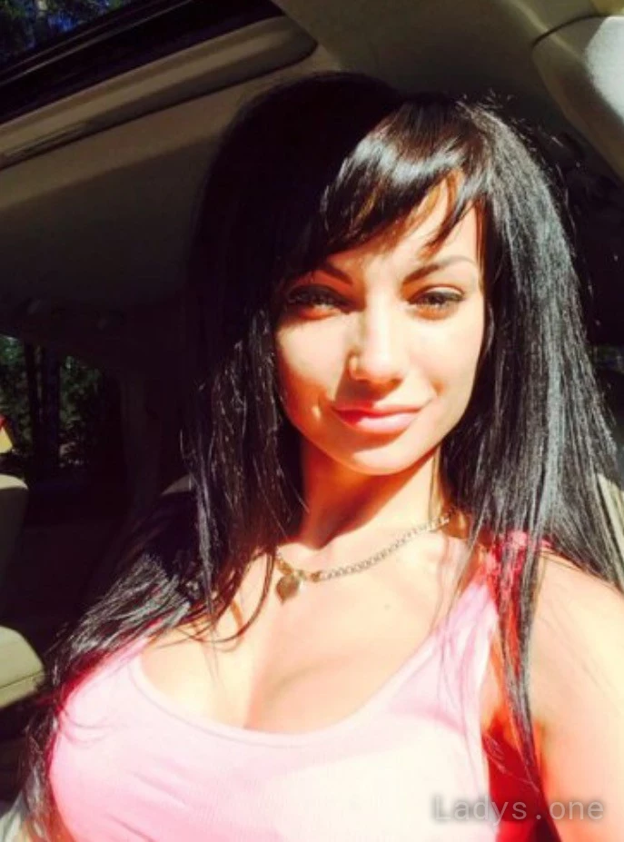 Olivia, 23 years brunette escorts in Jyvaskyla, height 171 sm, Weight 53 kg