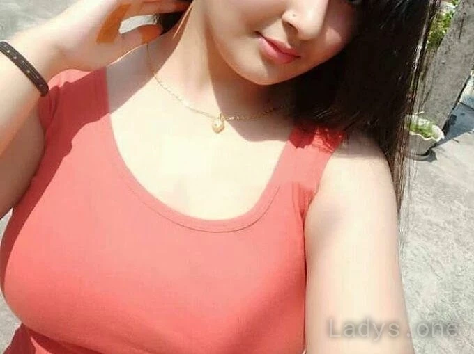 Diya Bengali, 23 years brunette escorts in Singapore, height 165 sm, Weight 58 kg