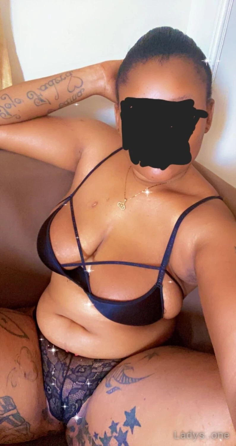 Sexy Mercy, 25 years old Cairo escort girl with big tits, height 169 sm, Weight 82 kg