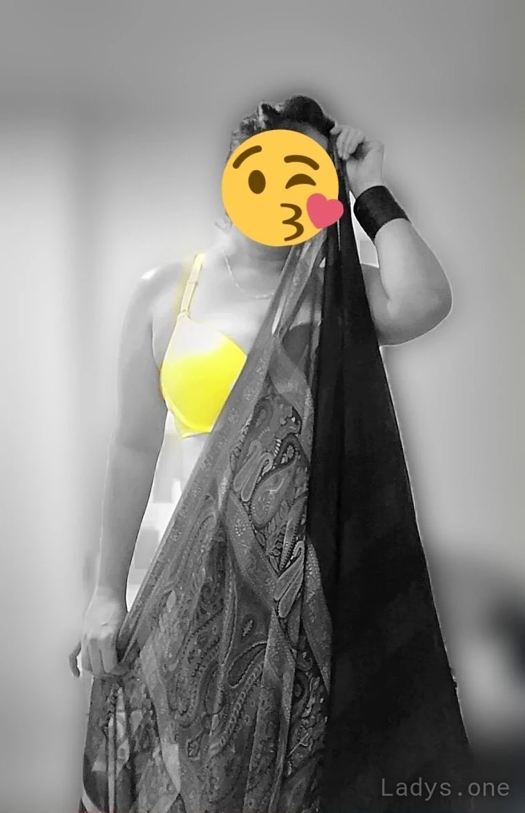 Hot & Sexy shefali Indian Milf, 33 years beautiful nude Dubai escorts girl, height 164 sm, Weight 60 kg