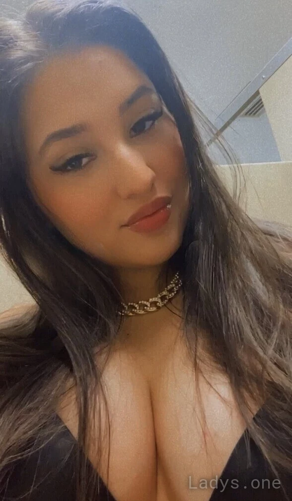 LUNA, 19 years beautiful nude Miami escorts girl, height 166 sm, Weight 56 kg