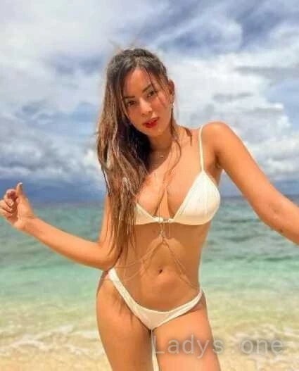 Best perfect massage & girlfriend experi, 23 years beautiful nude Singapore escorts girl, height 165 sm, Weight 53 kg