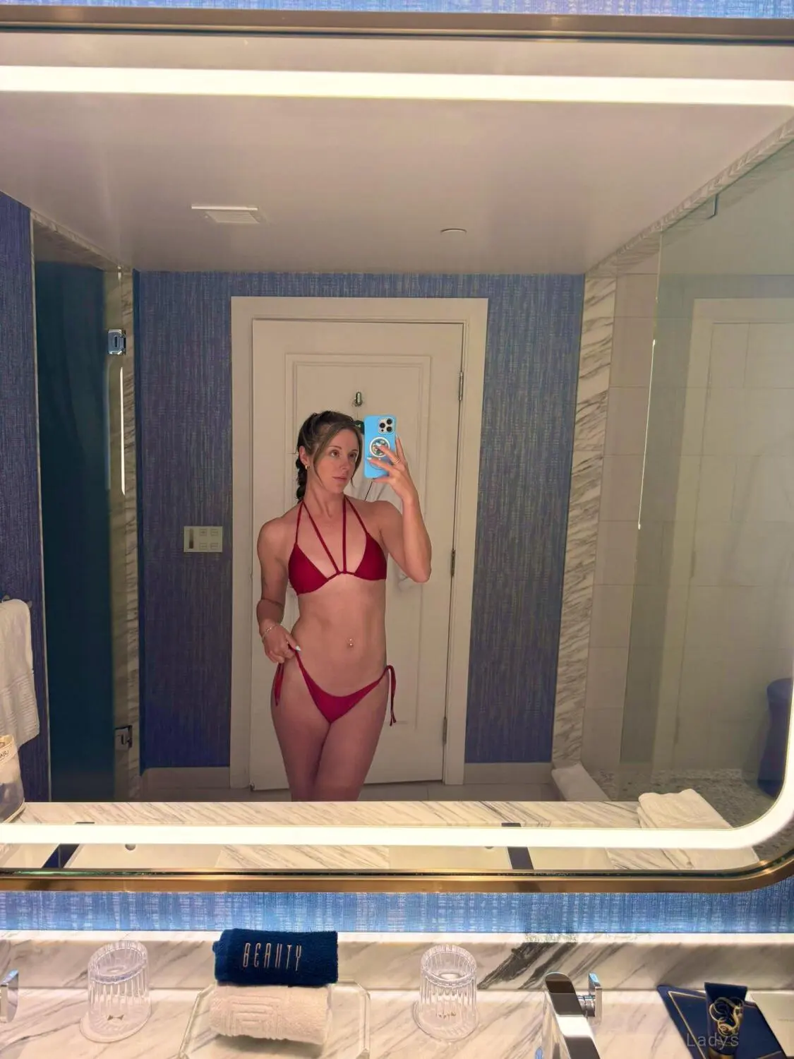Lilly, envie de légèreté aujourd'hui, 26 years beautiful nude Aalst escorts girl, height 165 sm, Weight 48 kg