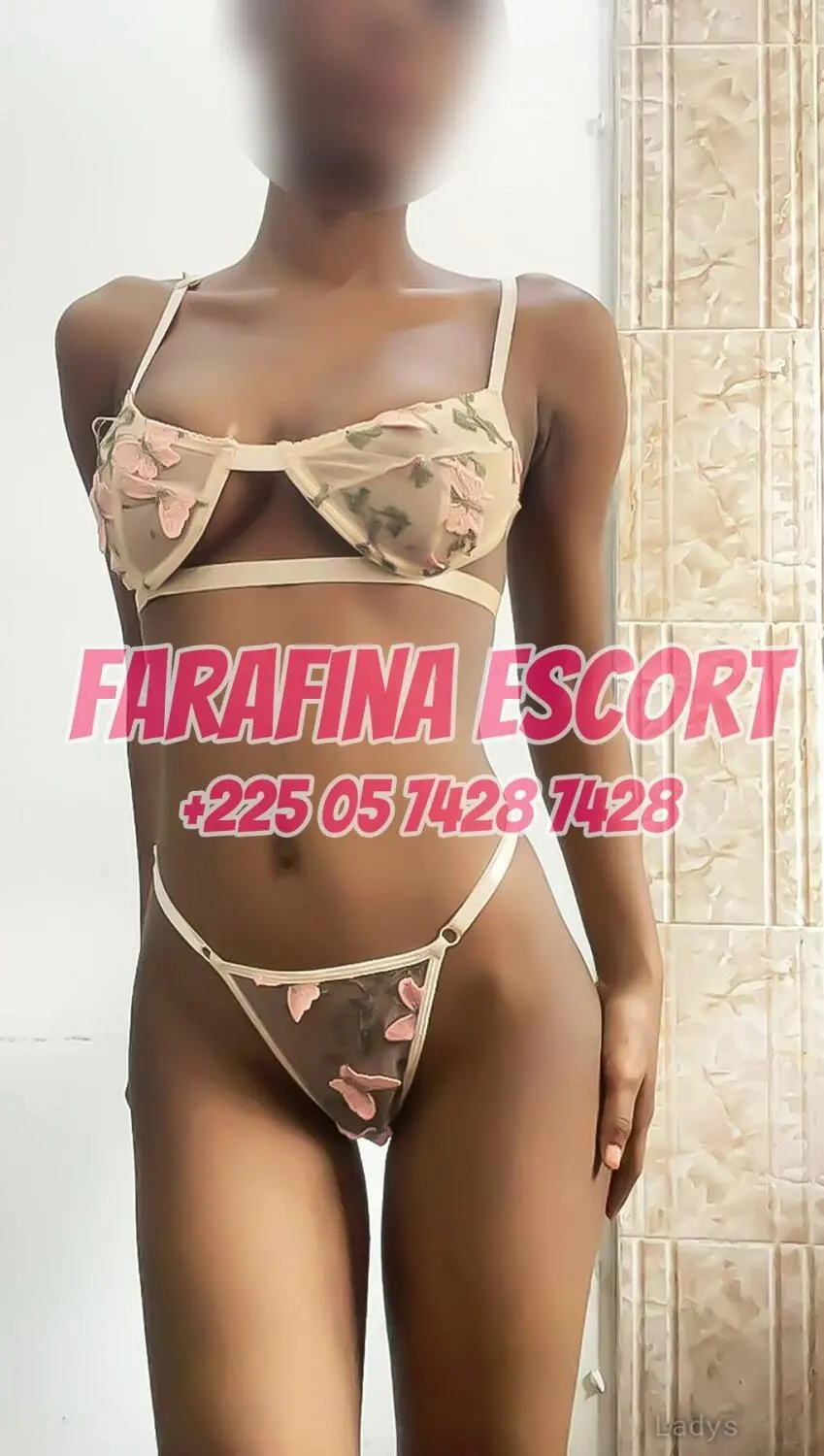 Cendrillon, 19 years old Abidjan escort girl with big tits, height 169 sm, Weight kg