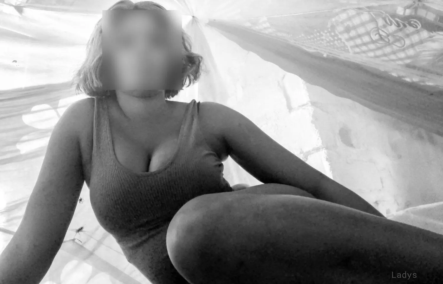 Isis, 25 years old Abidjan escort girl with big tits, height 171 sm, Weight  kg