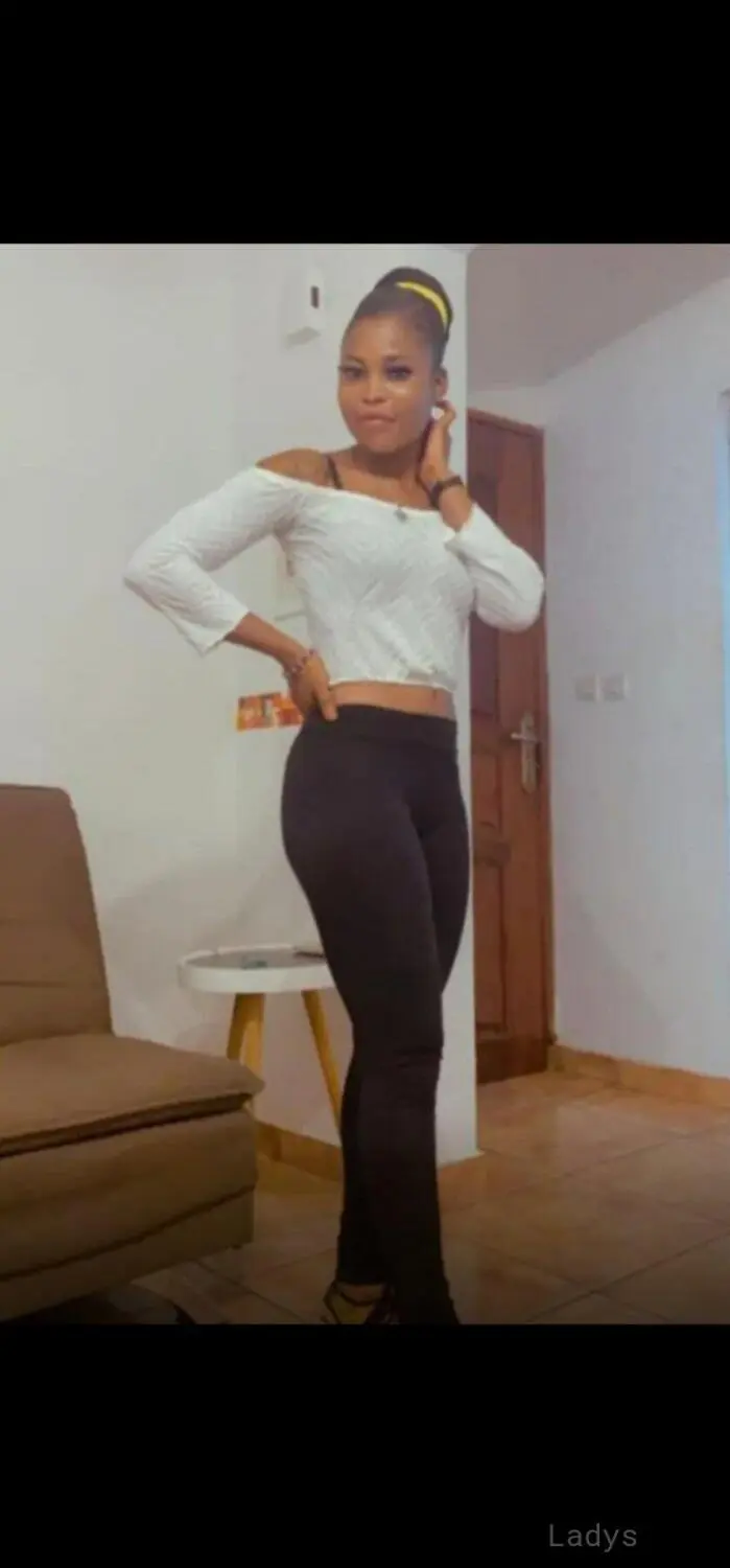 Frida, 22 years beautiful nude Abidjan escorts girl, height 159 sm, Weight kg
