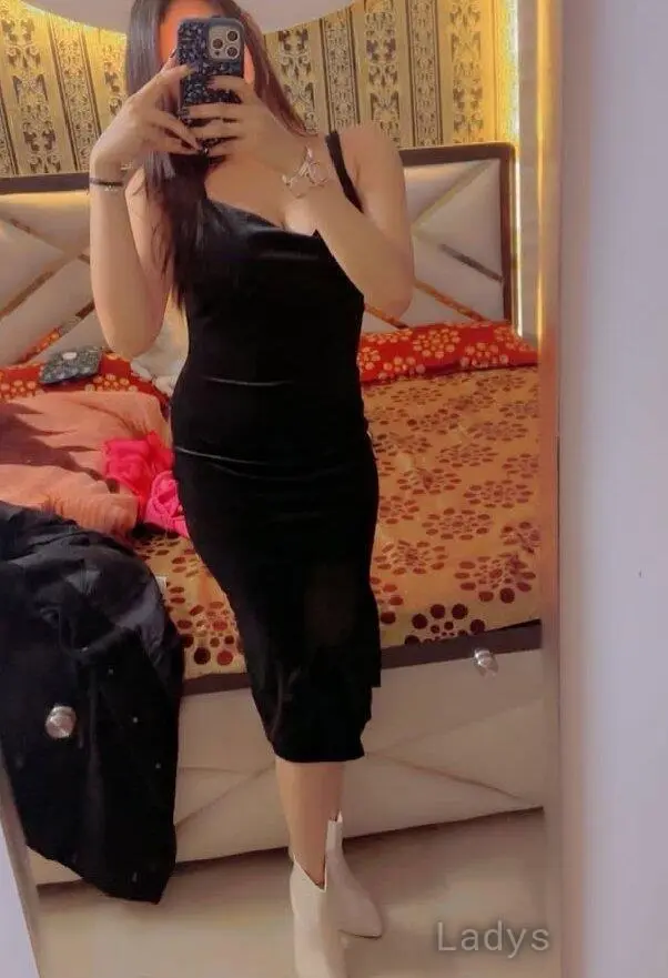 Diva, 24 years old Abu Dhabi escort girl with big tits, height 165 sm, Weight kg