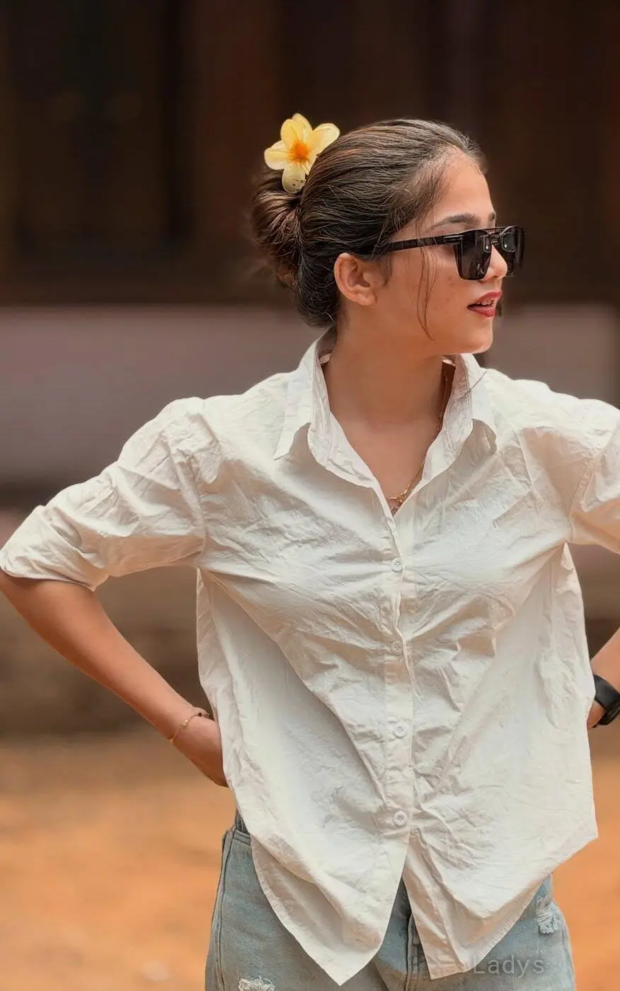 Kinzain, 23 years old Abu Dhabi escort girl with big tits, height 157 sm, Weight  kg