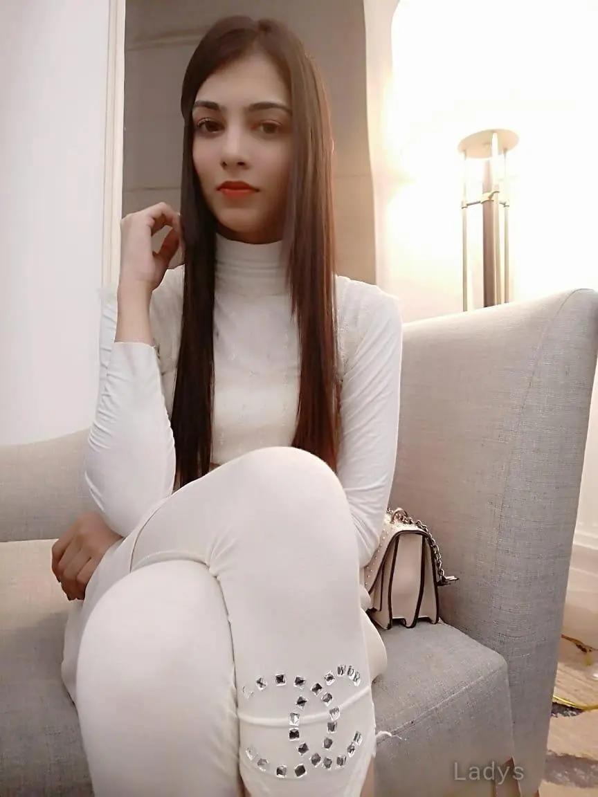 Muskan, 21 years old Abu Dhabi escort girl with big tits, height 167 sm, Weight  kg