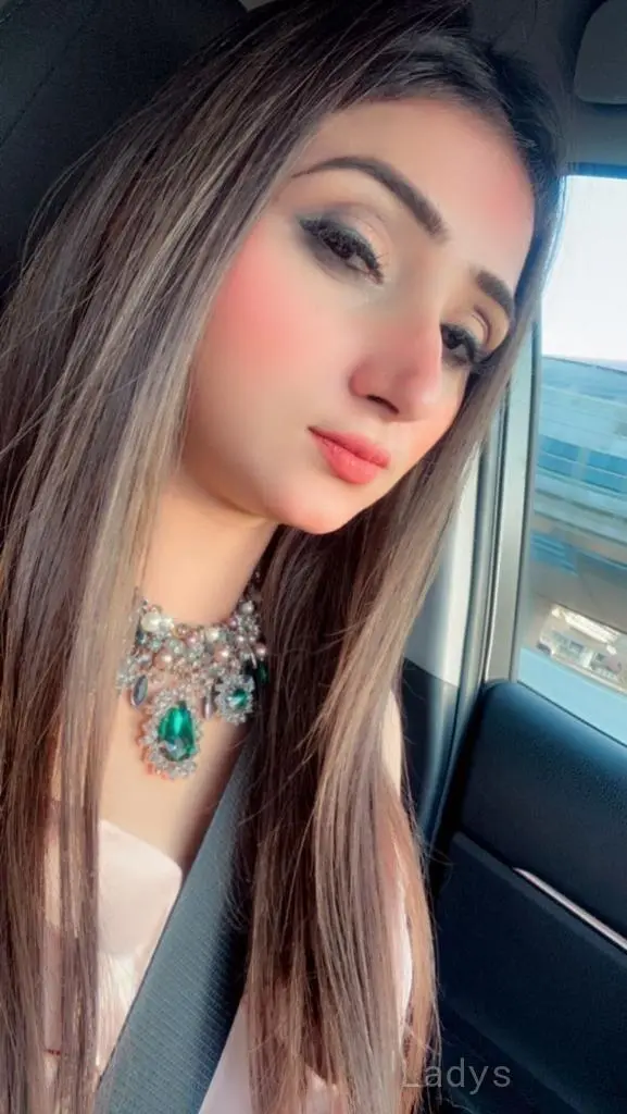 Sara, 22 years old Abu Dhabi escort girl with big tits, height 167 sm, Weight  kg