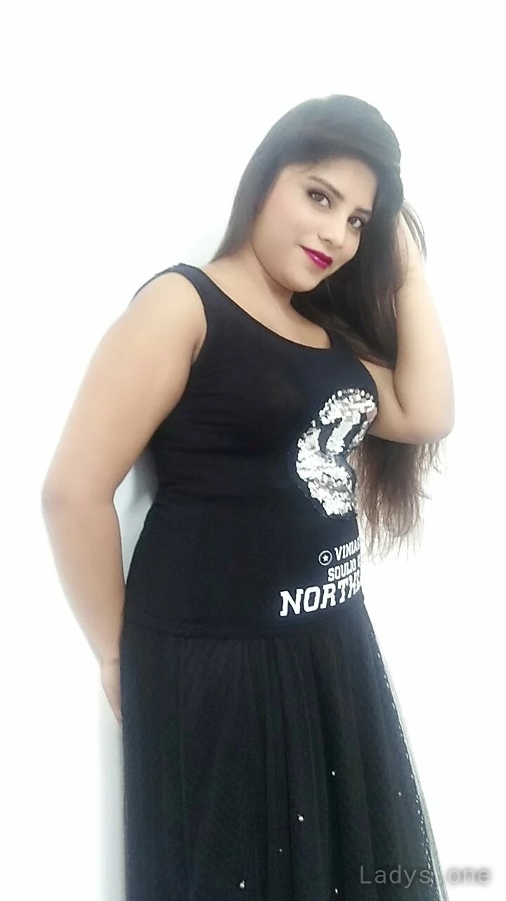 Sexy Sonia Singh, 22 years old Abu Dhabi escort girl with big tits, height 164 sm, Weight 62 kg