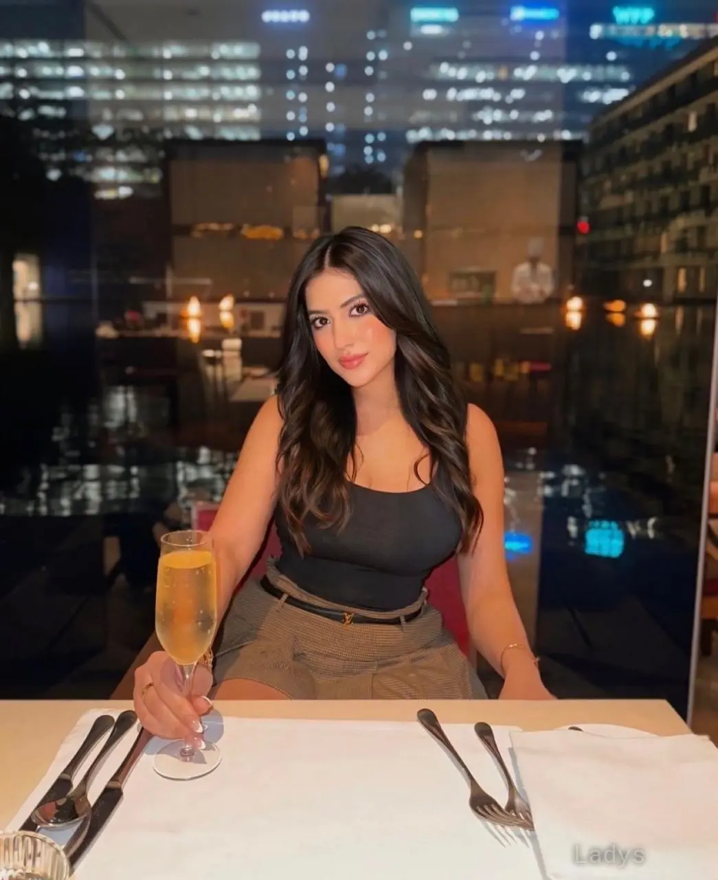 Sharma, 23 years old Abu Dhabi escort girl with big tits, height 168 sm, Weight kg