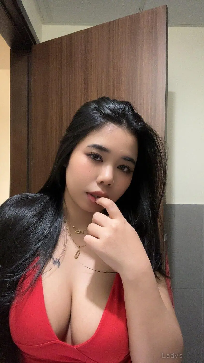 Tisha, 25 years old Abu Dhabi escort girl with big tits, height 157 sm, Weight kg