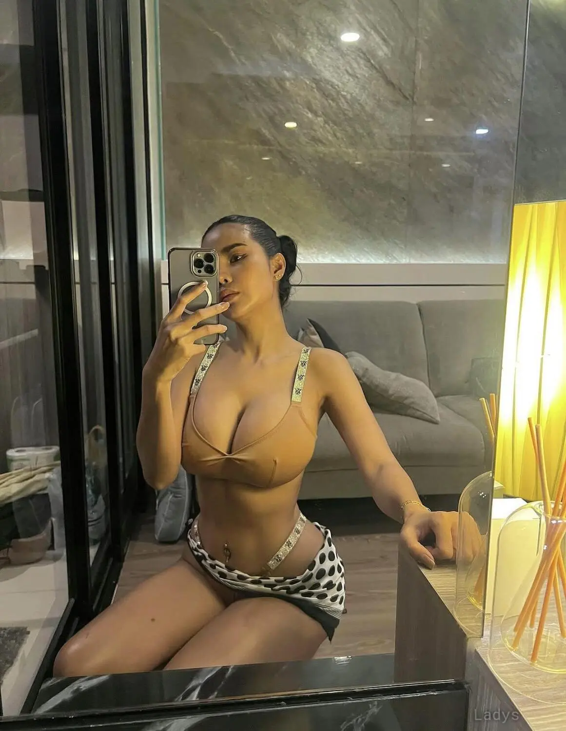 Yasia, 22 years old Abu Dhabi escort girl with big tits, height 164 sm, Weight kg
