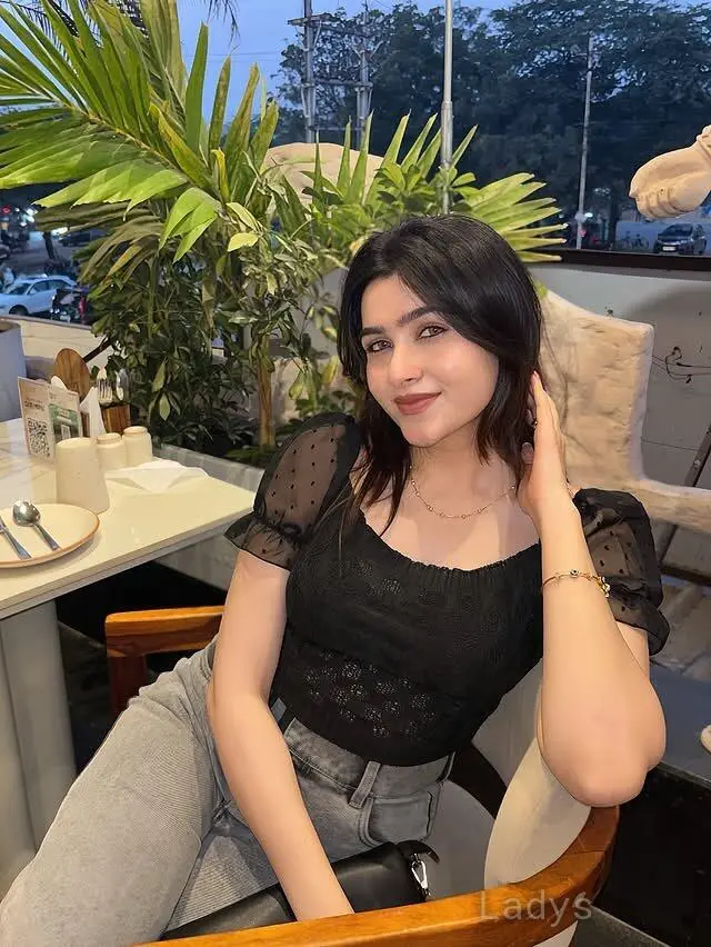 Alia, 22 years beautiful nude Abu Dhabi escorts girl, height 160 sm, Weight kg