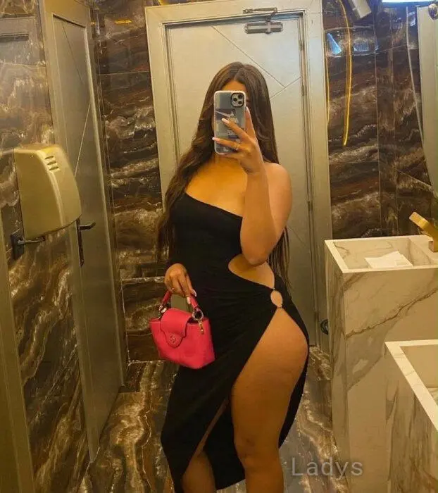 Amira, 23 years beautiful nude Abu Dhabi escorts girl, height 162 sm, Weight 51 kg