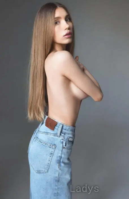 Assti, 23 years beautiful nude Abu Dhabi escorts girl, height 165 sm, Weight 49 kg