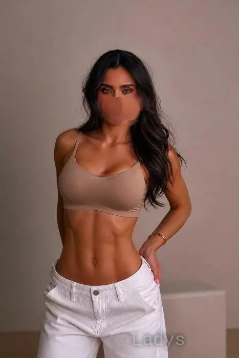 Dara, 25 years beautiful nude Abu Dhabi escorts girl, height 165 sm, Weight 50 kg