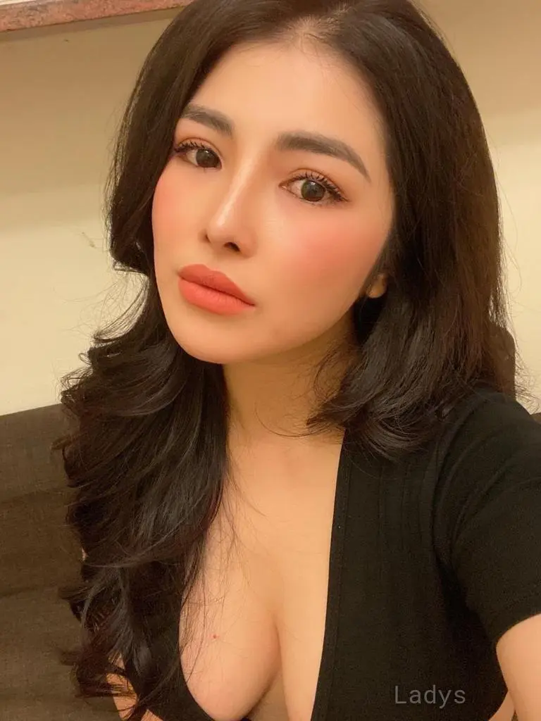 Emmy, 25 years beautiful nude Abu Dhabi escorts girl, height 163 sm, Weight  kg