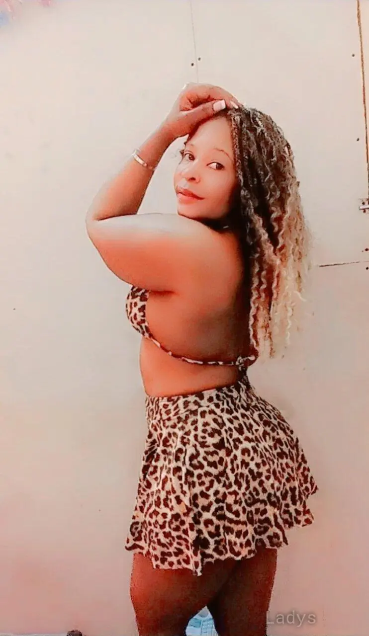 Gina, 31 years beautiful nude Abu Dhabi escorts girl, height 122 sm, Weight  kg