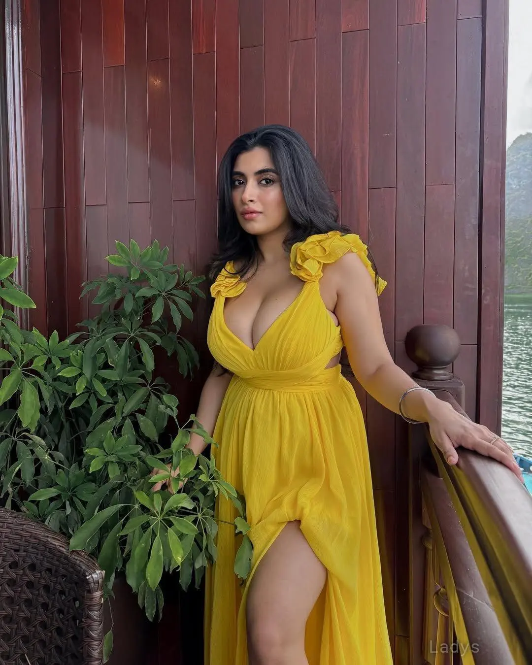 Ishita, 23 years beautiful nude Abu Dhabi escorts girl, height 170 sm, Weight kg