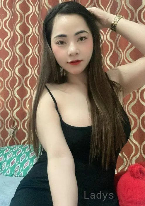 Kelly, 24 years beautiful nude Abu Dhabi escorts girl, height 168 sm, Weight 52 kg