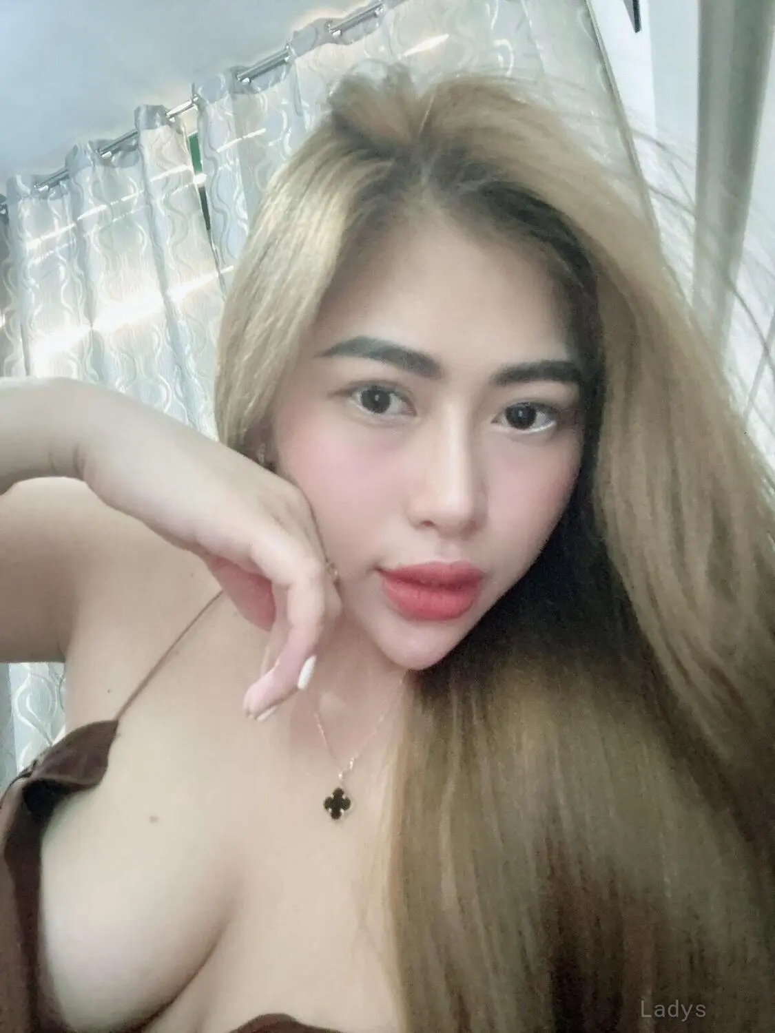 Lisa, 22 years beautiful nude Abu Dhabi escorts girl, height 174 sm, Weight  kg