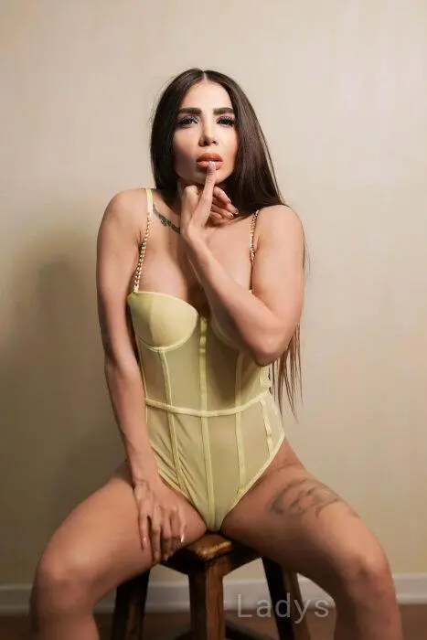 Nellie, 34 years beautiful nude Abu Dhabi escorts girl, height 171 sm, Weight 59 kg