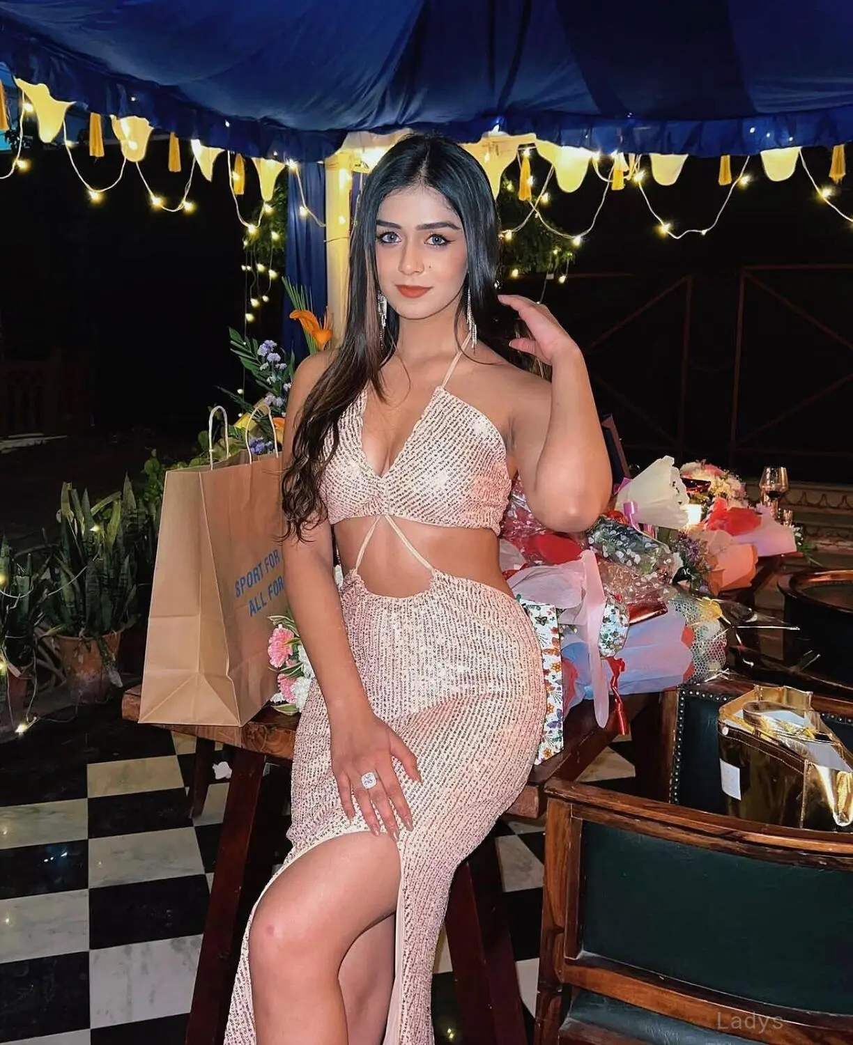 Nisha, 22 years beautiful nude Abu Dhabi escorts girl, height 168 sm, Weight kg