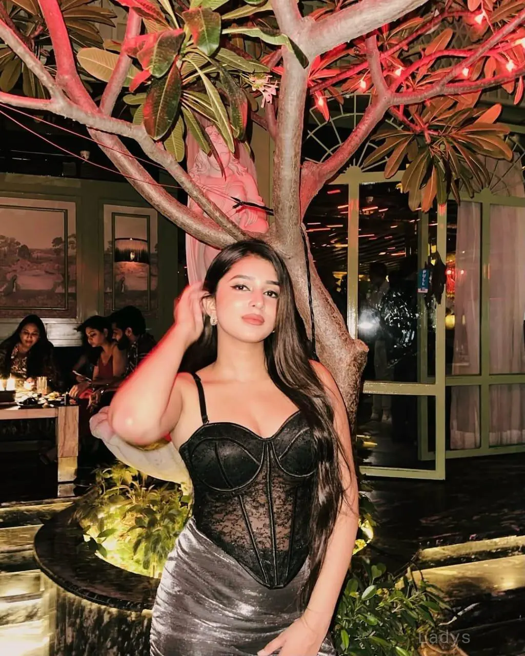 Riyaa, 22 years beautiful nude Abu Dhabi escorts girl, height 169 sm, Weight  kg
