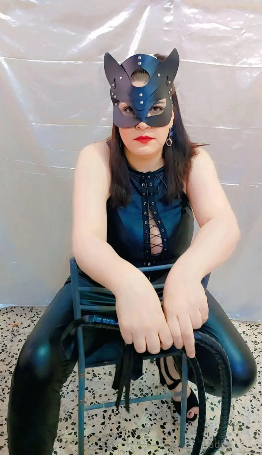 Samar, 35 years beautiful nude Abu Dhabi escorts girl, height 171 sm, Weight kg