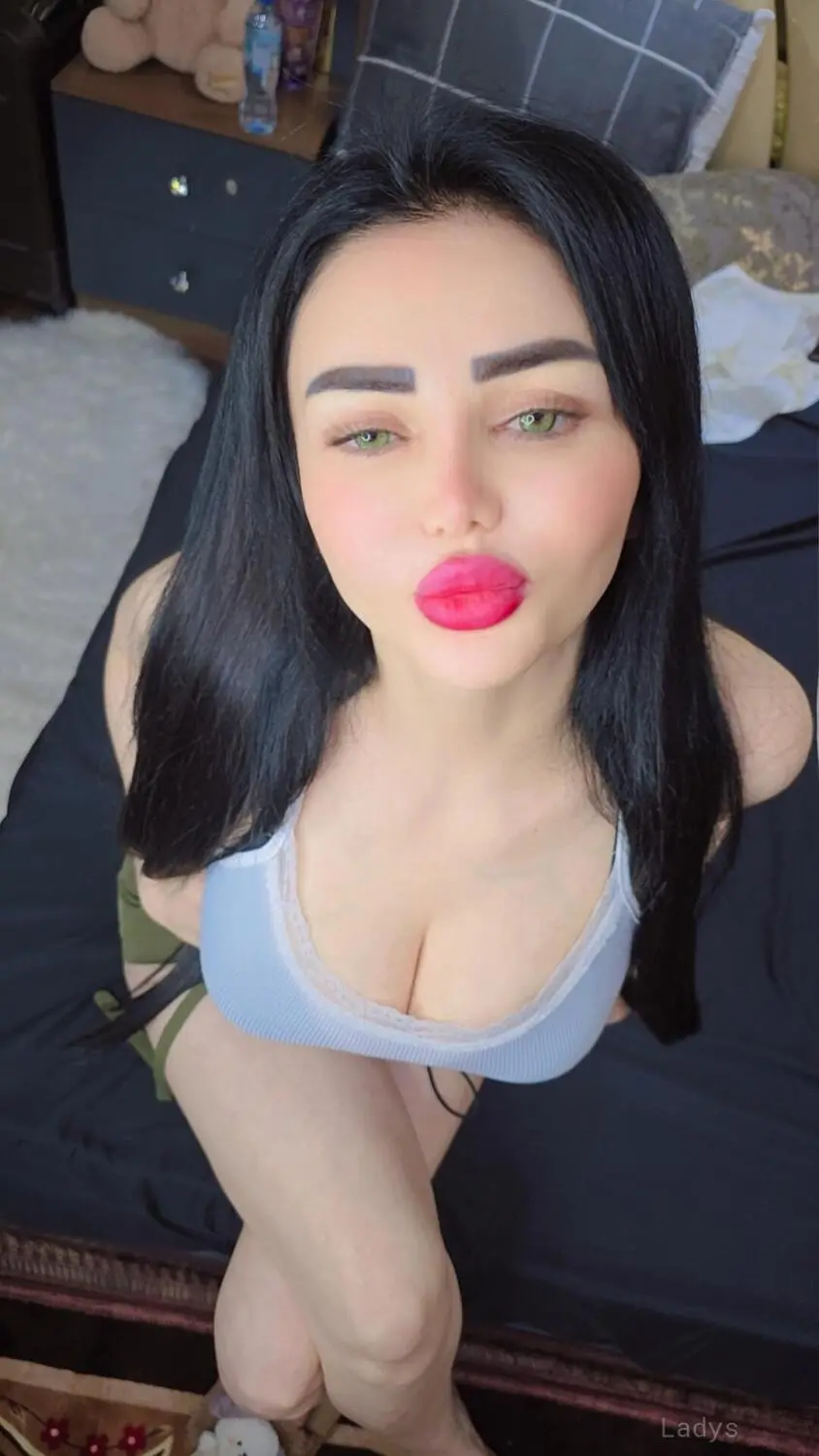 Sexy Arab Ruby, 22 years beautiful nude Abu Dhabi escorts girl, height 170 sm, Weight 67 kg