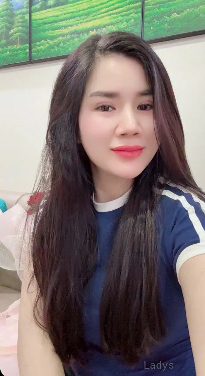 Trinh, 21 years beautiful nude Abu Dhabi escorts girl, height 168 sm, Weight kg
