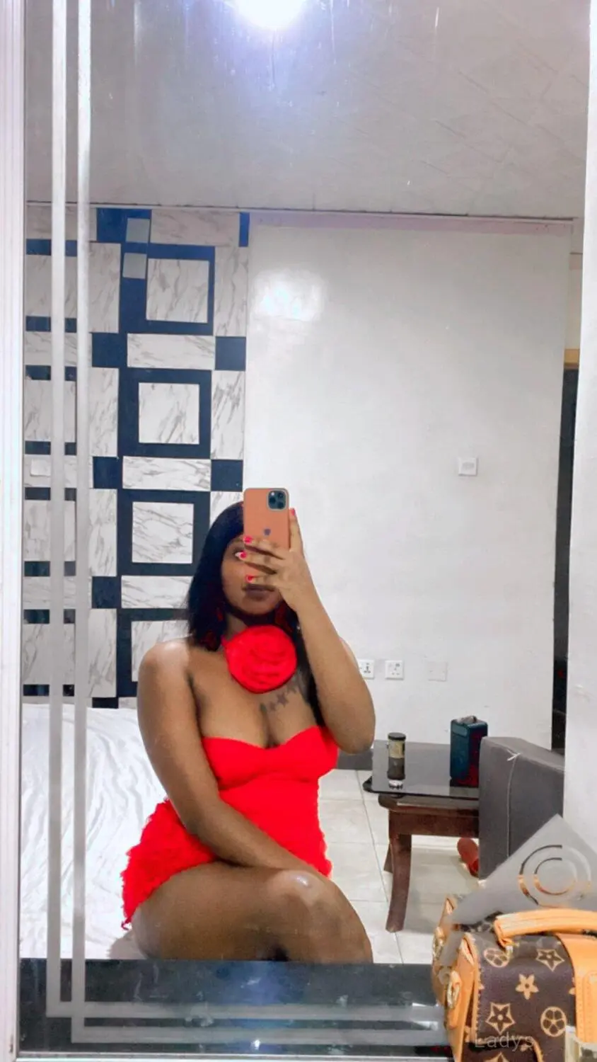 Beverly, 24 years old Accra escort girl with big tits, height 153 sm, Weight  kg