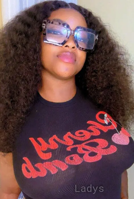 Kimmy, 24 years old Accra escort girl with big tits, height 165 sm, Weight 66 kg