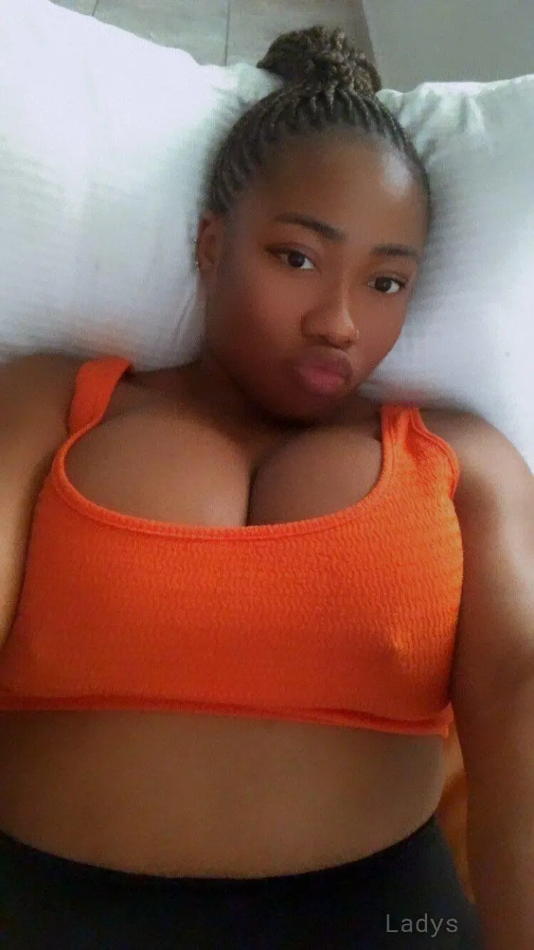 Queen 🫅, 24 years old Accra escort girl with big tits, height 154 sm, Weight  kg