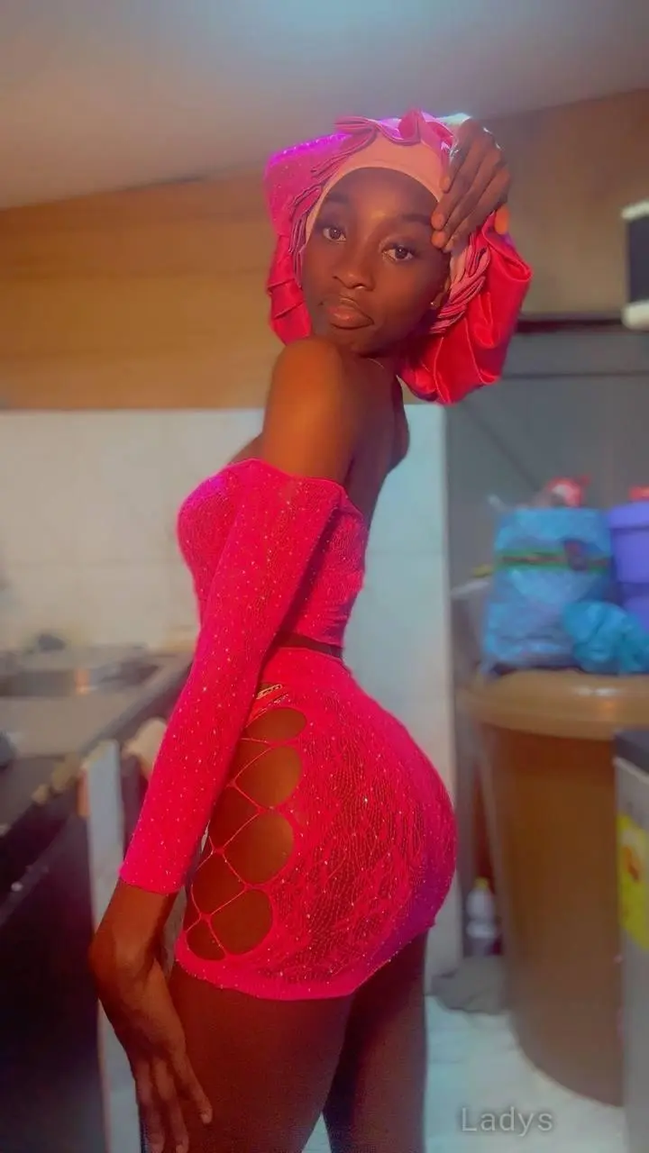 Ghana babe, 22 years beautiful nude Accra escorts girl, height 166 sm, Weight 50 kg