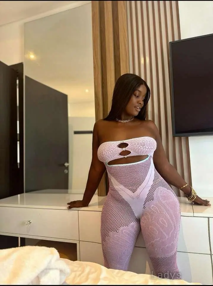 Gianna, 23 years beautiful nude Accra escorts girl, height 154 sm, Weight kg