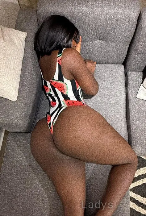 Lilly, 25 years beautiful nude Accra escorts girl, height 160 sm, Weight 72 kg