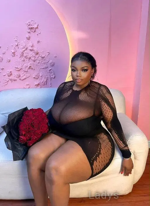 Massive Masseuse, 26 years beautiful nude Accra escorts girl, height 171 sm, Weight 102 kg