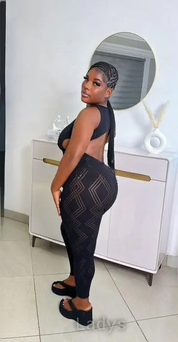 Queen, 25 years beautiful nude Accra escorts girl, height 163 sm, Weight 69 kg