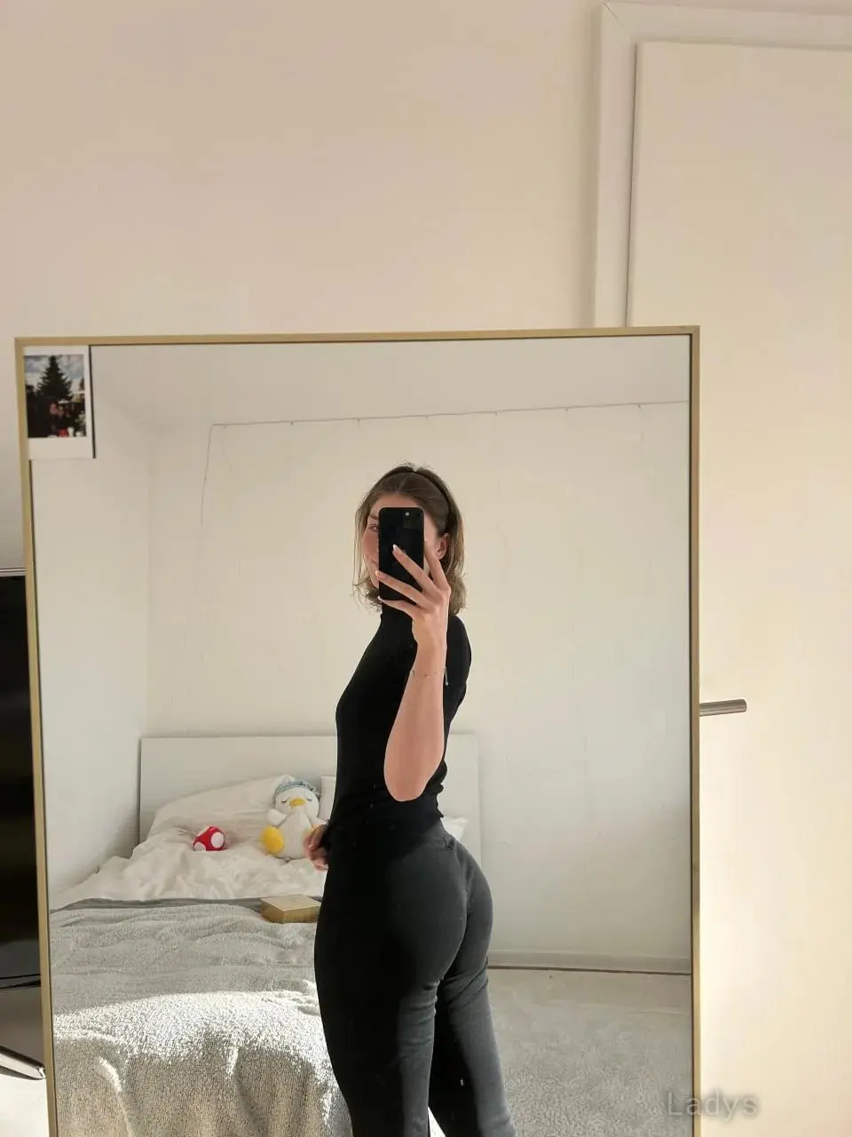 Prunella, 26 years beautiful nude Adelaide escorts girl, height 170 sm, Weight 71 kg