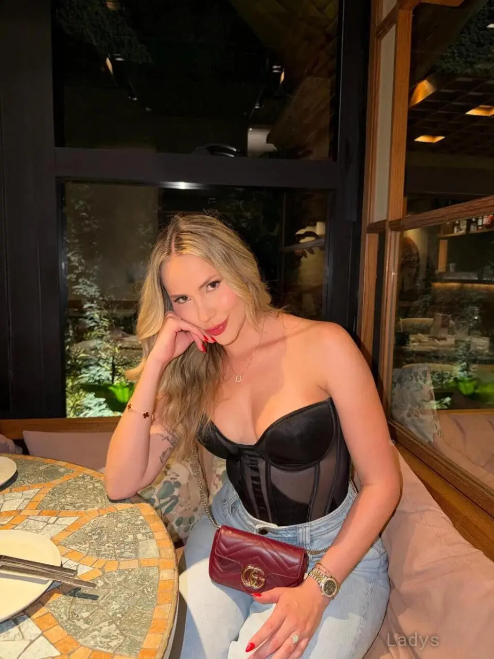 Roberta Meyer, 23 years beautiful nude Adelaide escorts girl, height 177 sm, Weight 62 kg