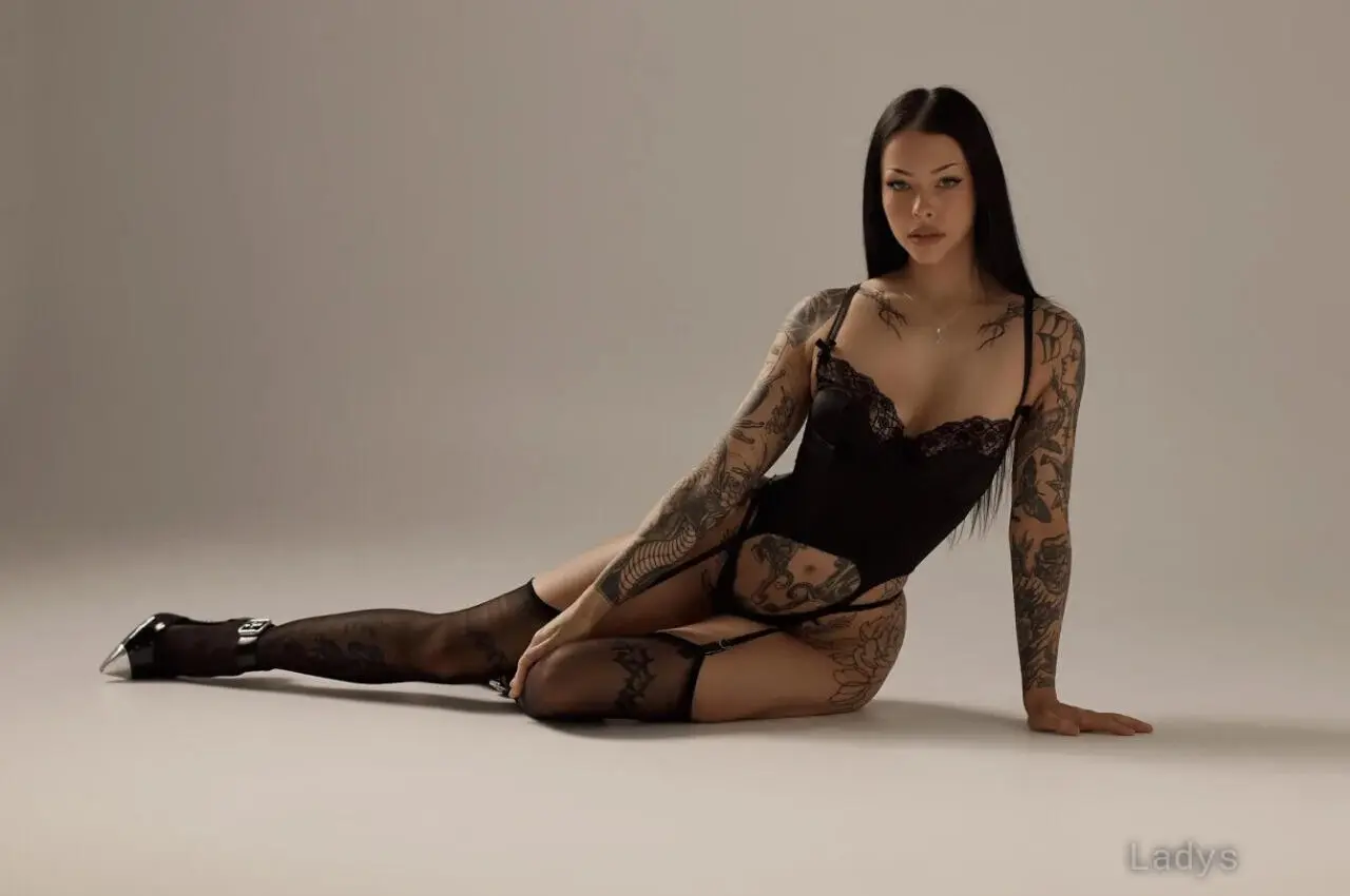 Sasha Steele, 28 years beautiful nude Adelaide escorts girl, height 166 sm, Weight 58 kg