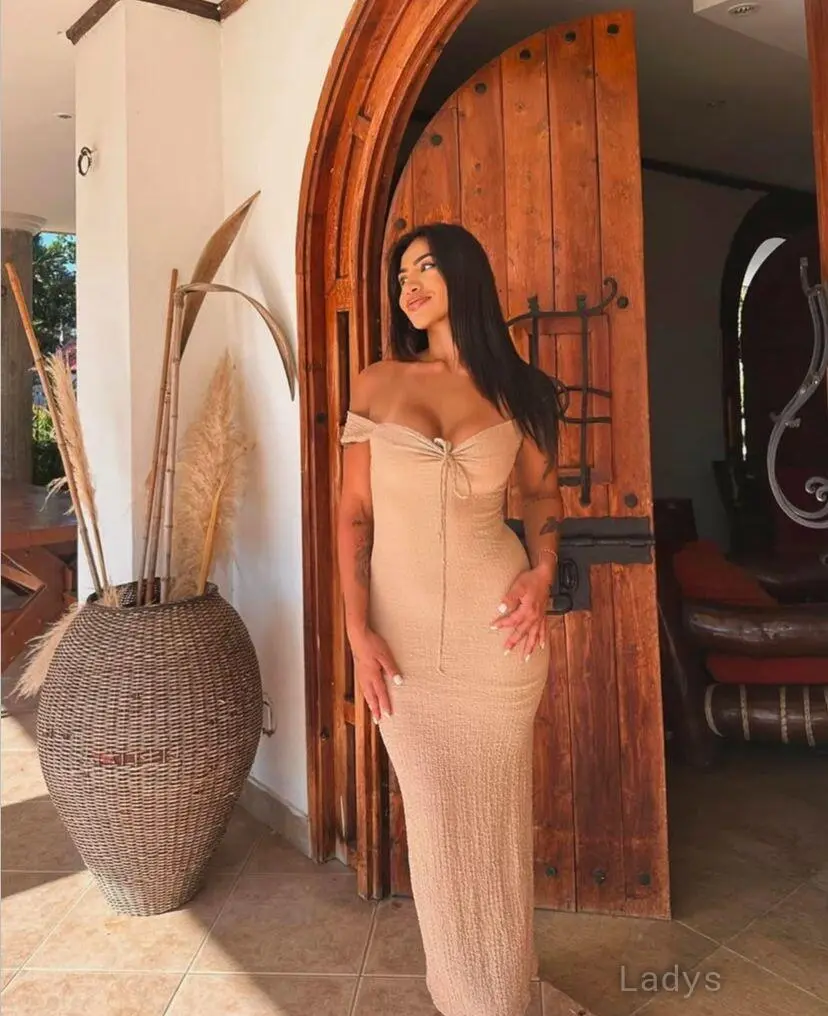 Sonia, 24 years beautiful nude Adelaide escorts girl, height 140 sm, Weight 50 kg