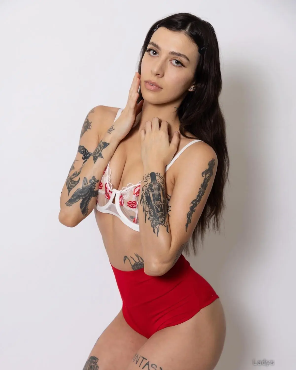 Xnovaxflamex, 27 years mature escorts girl, height 175 sm, Weight 65 kg, adultsearch Dubai