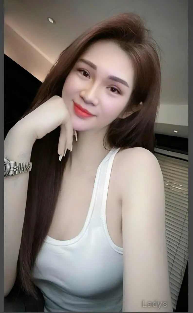 Esha, 22 years mature escorts girl, height 172 sm, Weight kg, adultsearch Riyadh