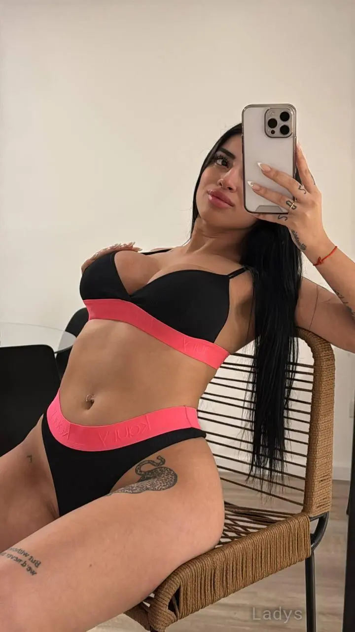Sexe et massage, 26 years mature escorts girl, height 127 sm, Weight 42 kg, adultsearch Versailles